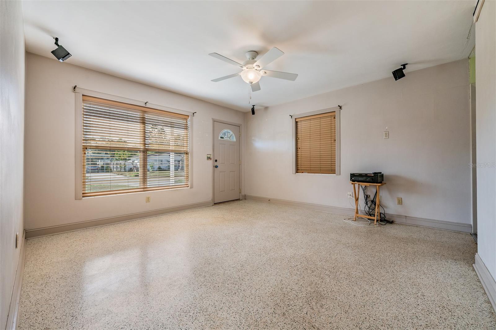 Image 3 of 26 For 2208 Coit Road