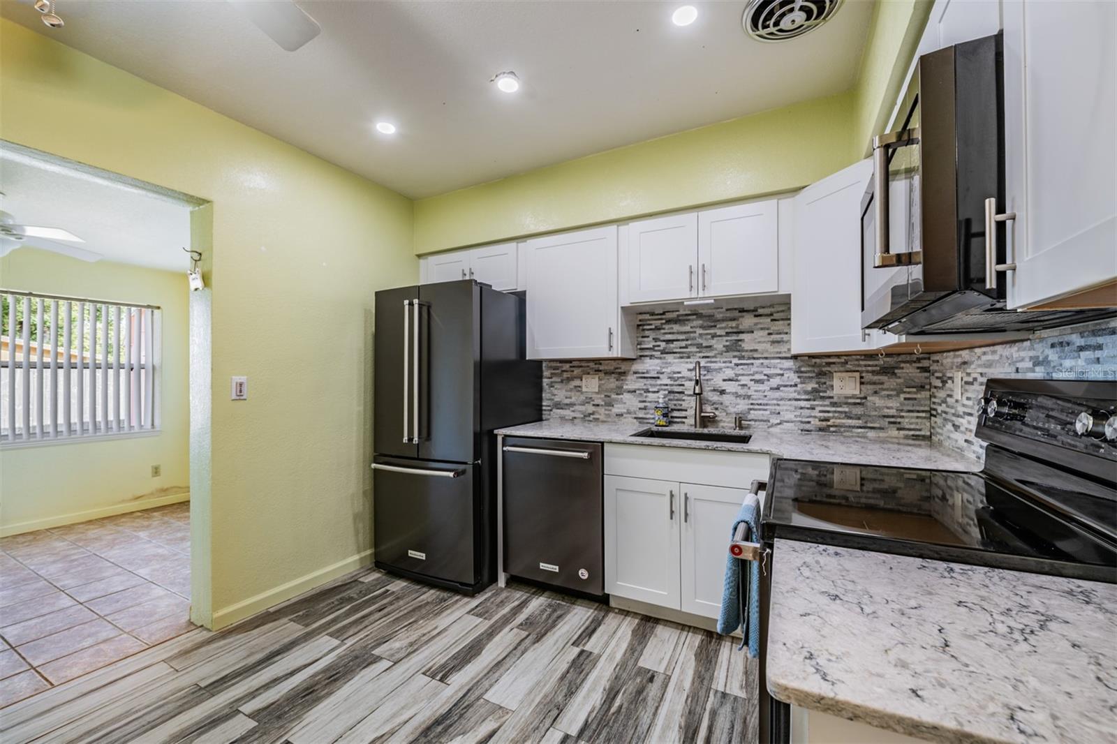 Image 9 of 26 For 2208 Coit Road