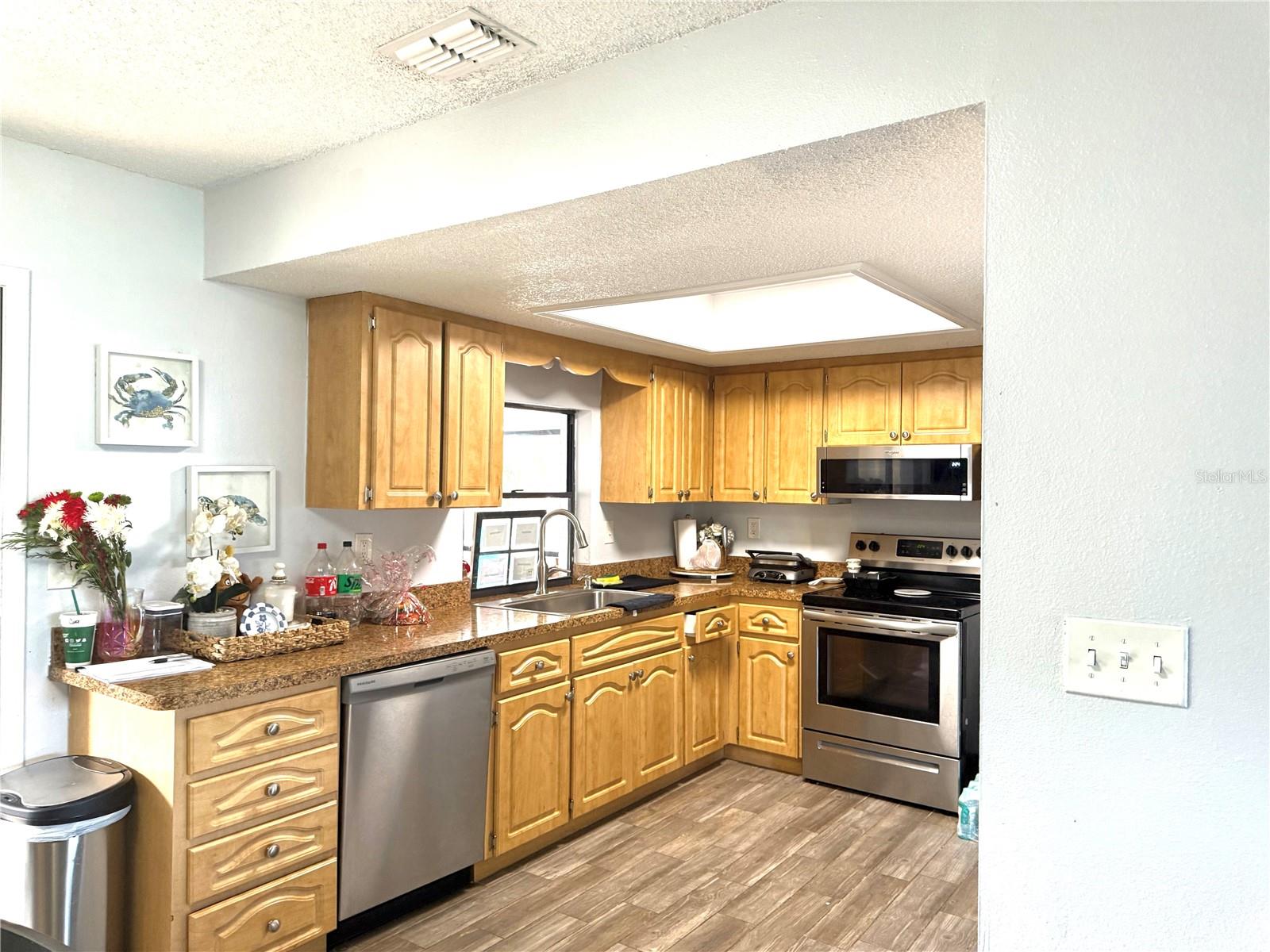 Image 8 of 23 For 2287 Amherst Avenue