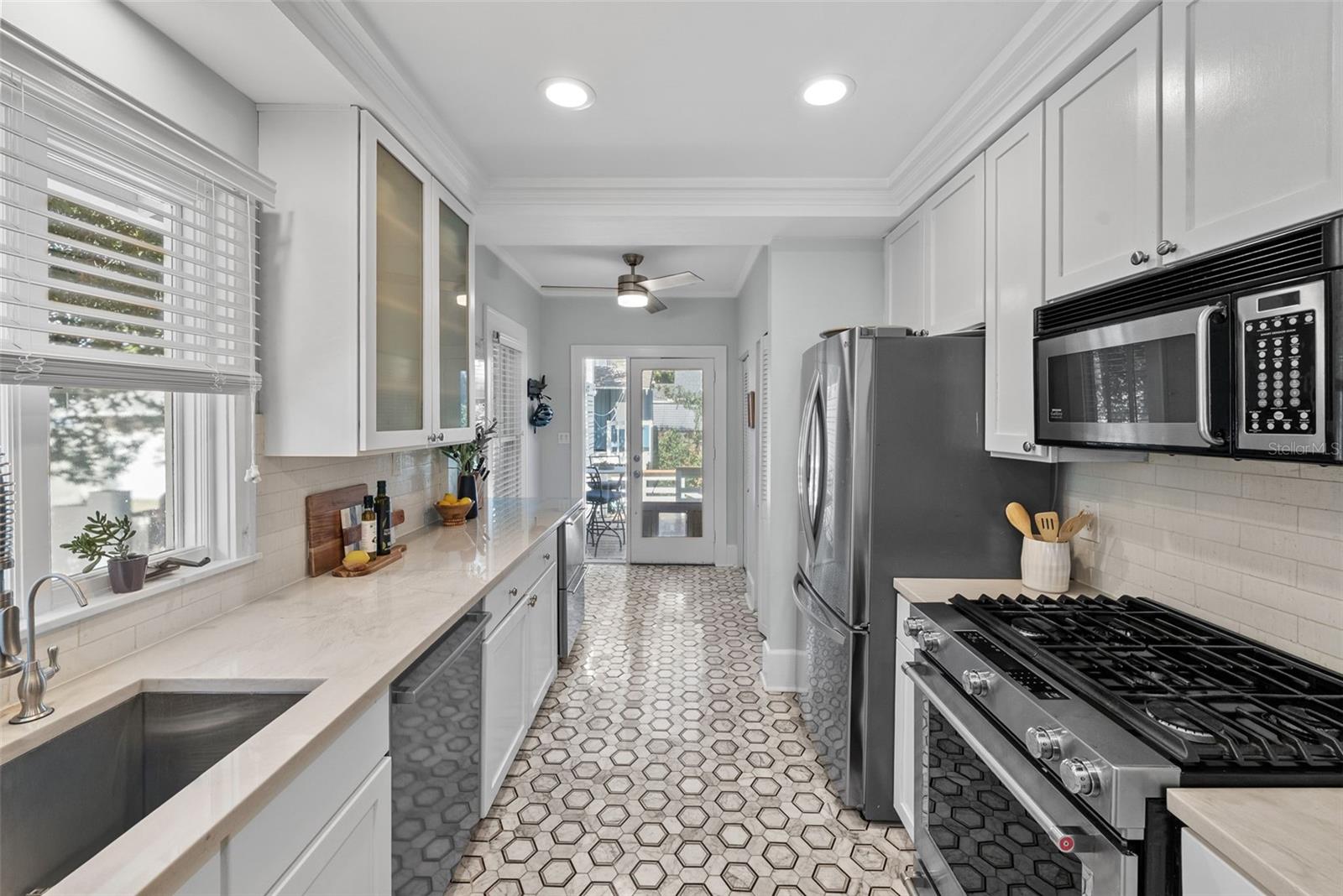 Image 11 of 36 For 3009 San Rafael Street