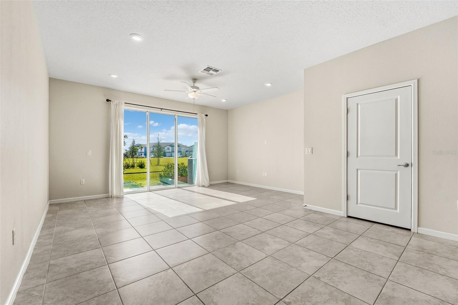 Image 13 of 32 For 31332 Amberview Bend