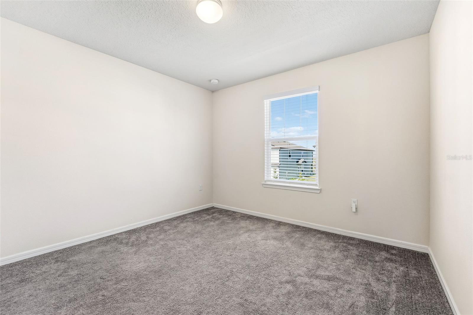 Image 21 of 32 For 31332 Amberview Bend