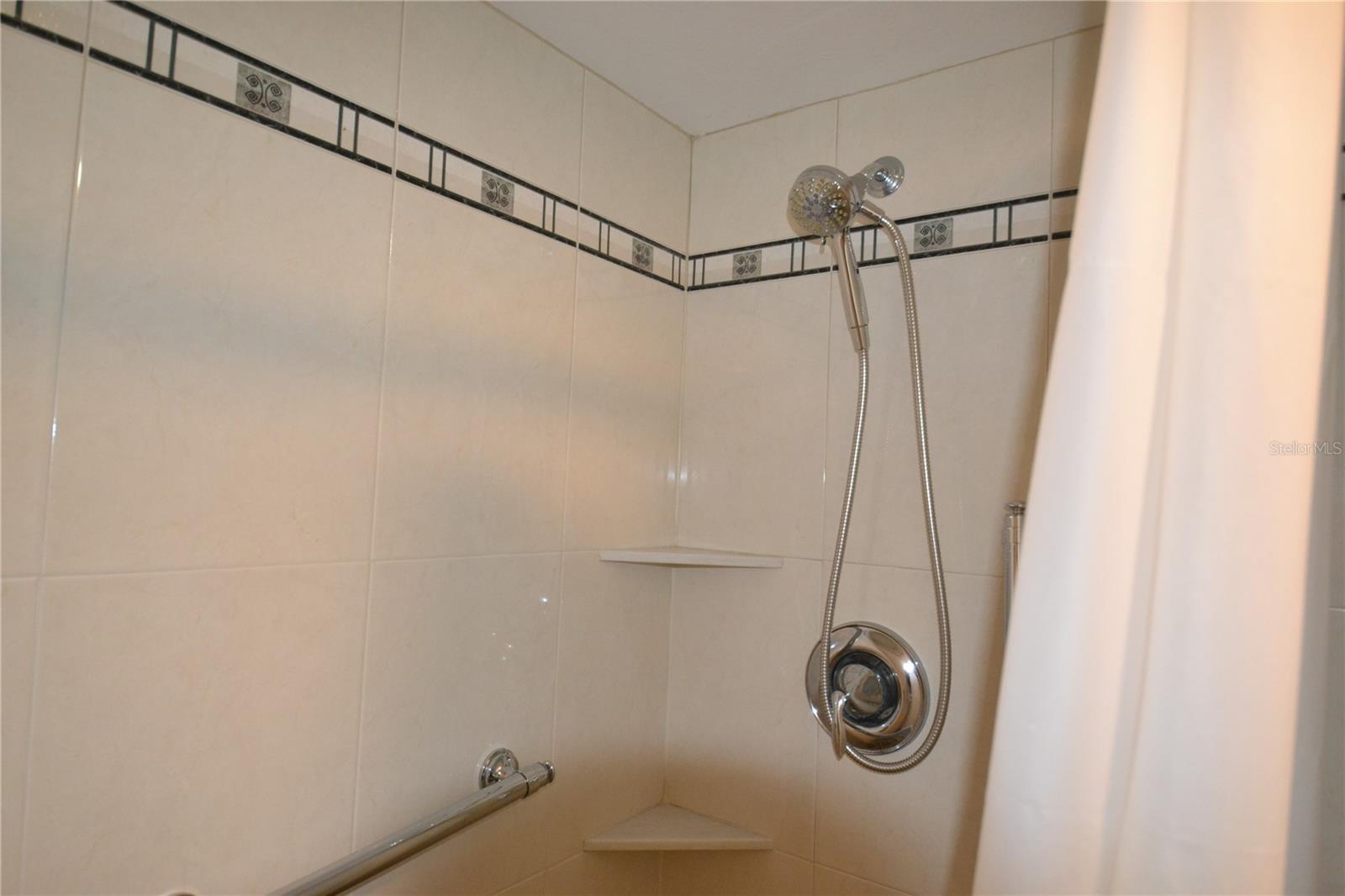 Image 24 of 50 For 40 Gretchen Court