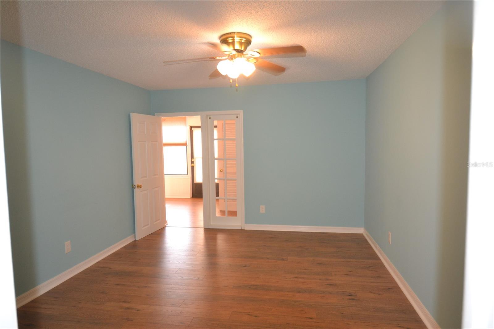 Image 25 of 50 For 40 Gretchen Court