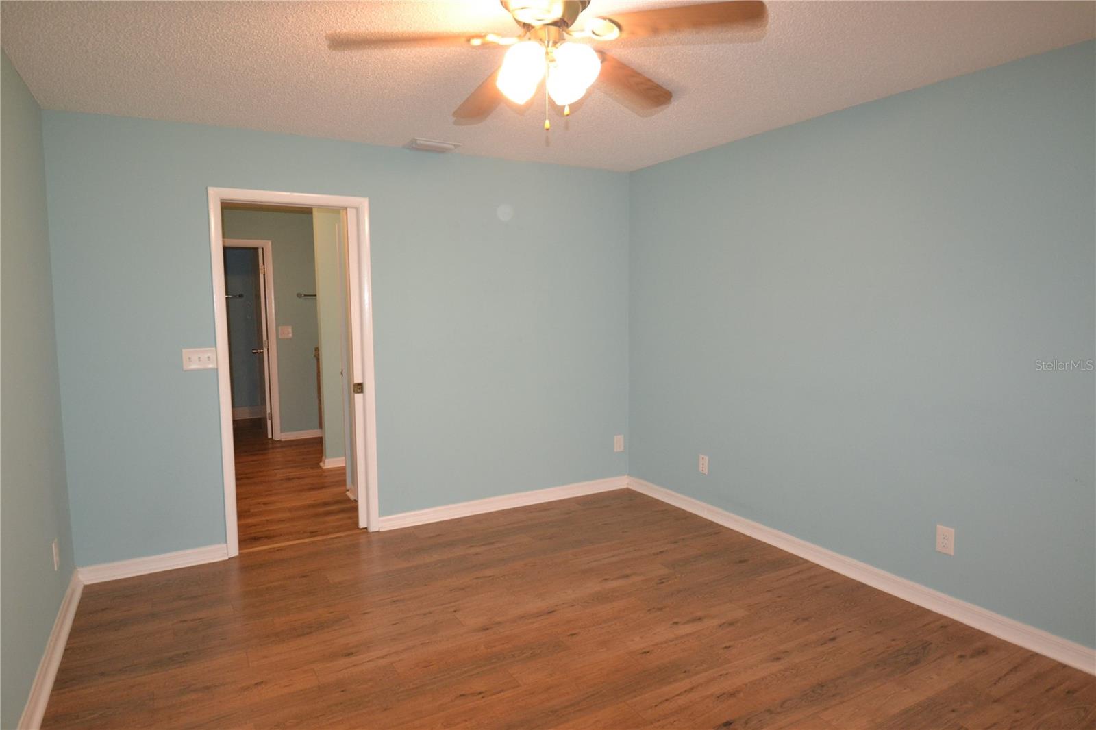 Image 27 of 50 For 40 Gretchen Court