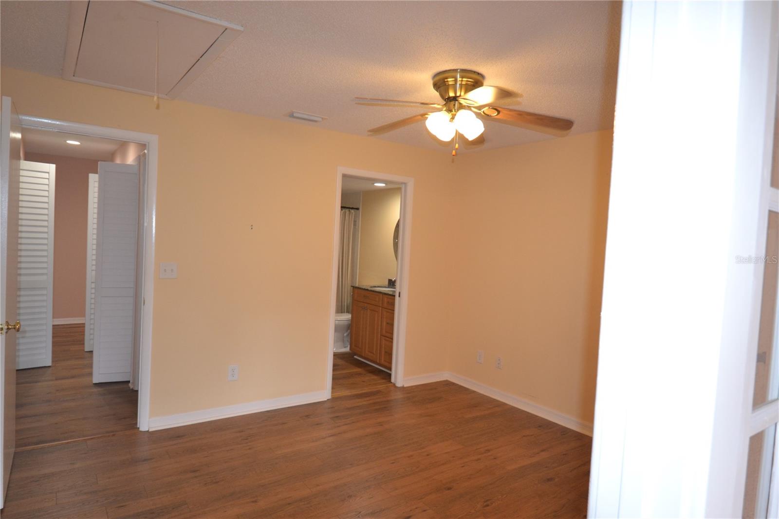 Image 36 of 50 For 40 Gretchen Court