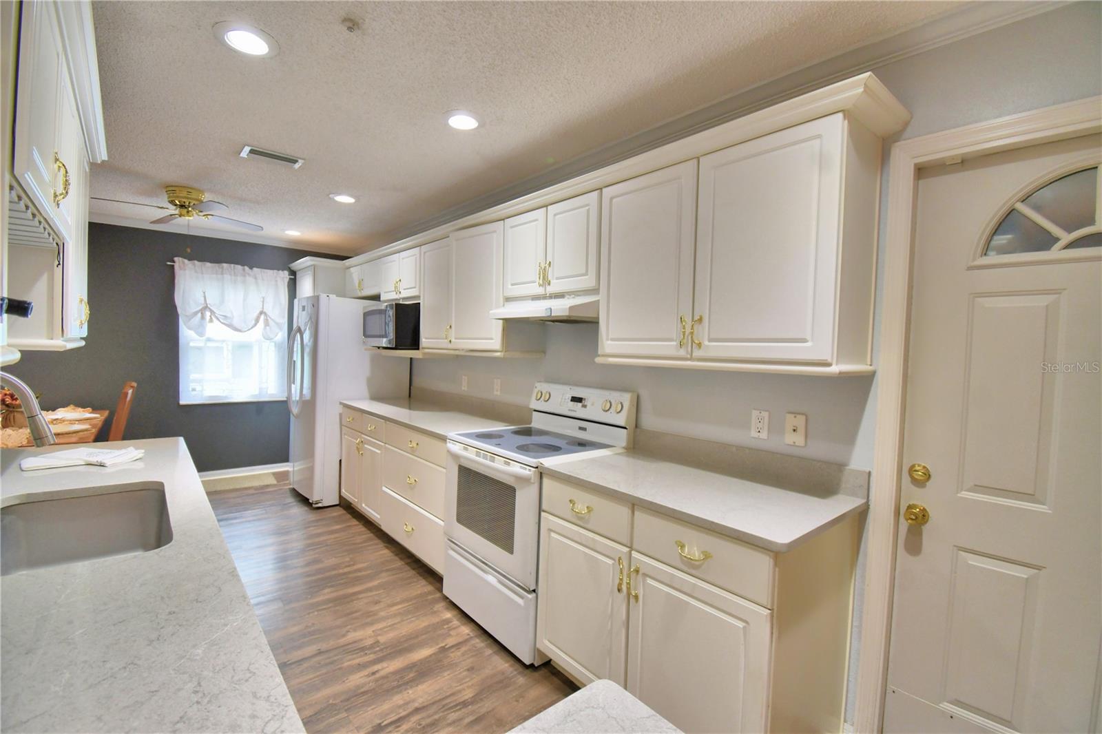 Image 20 of 84 For 3142 Valley High Drive