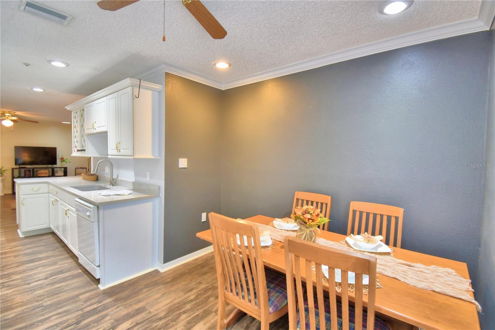 Image 22 of 84 For 3142 Valley High Drive