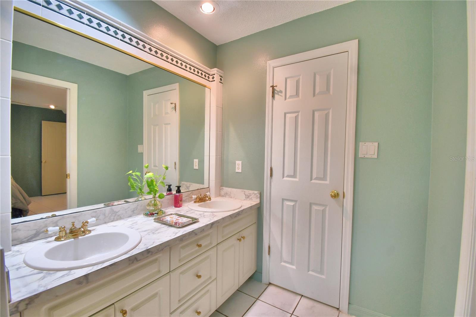 Image 40 of 84 For 3142 Valley High Drive