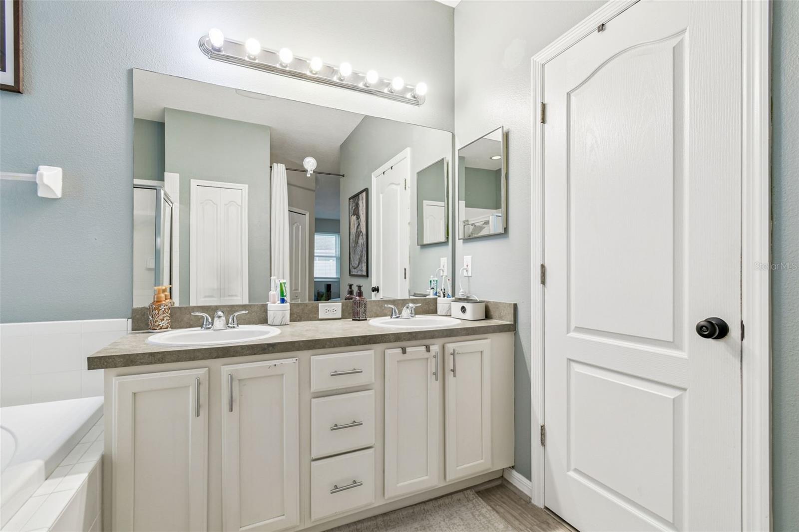 Image 16 of 34 For 5911 Plummer Slade Court