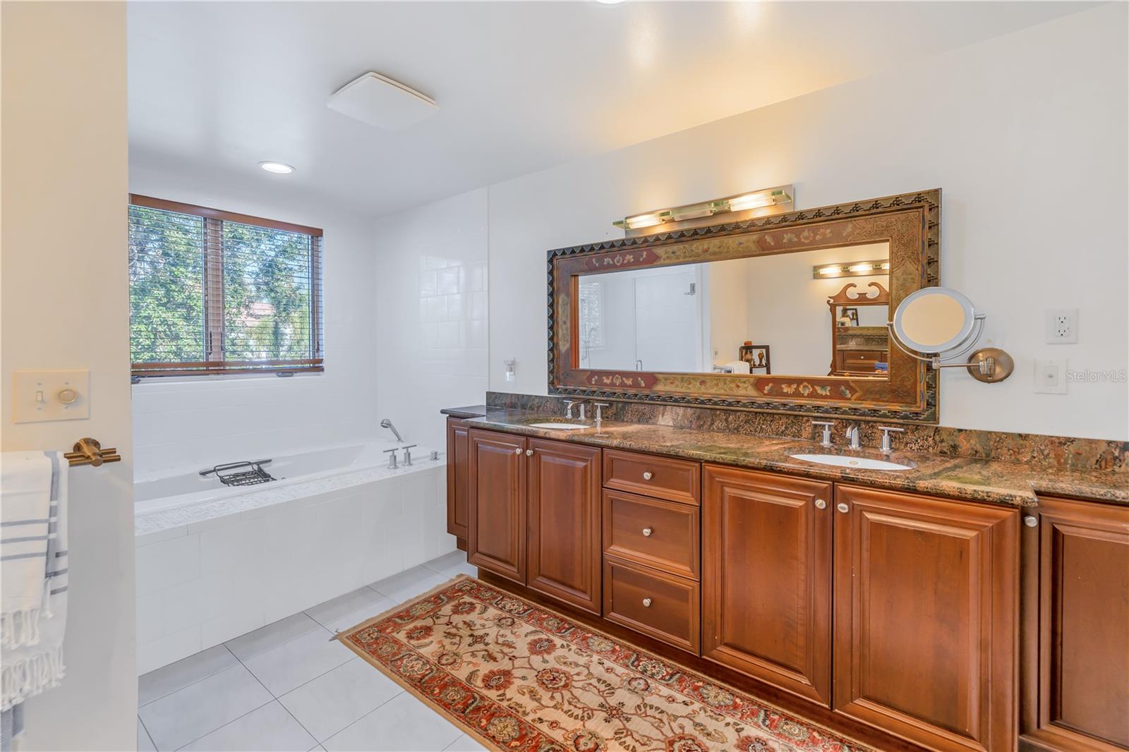 Listing photo id 28 for 838 Monterey Boulevard Ne