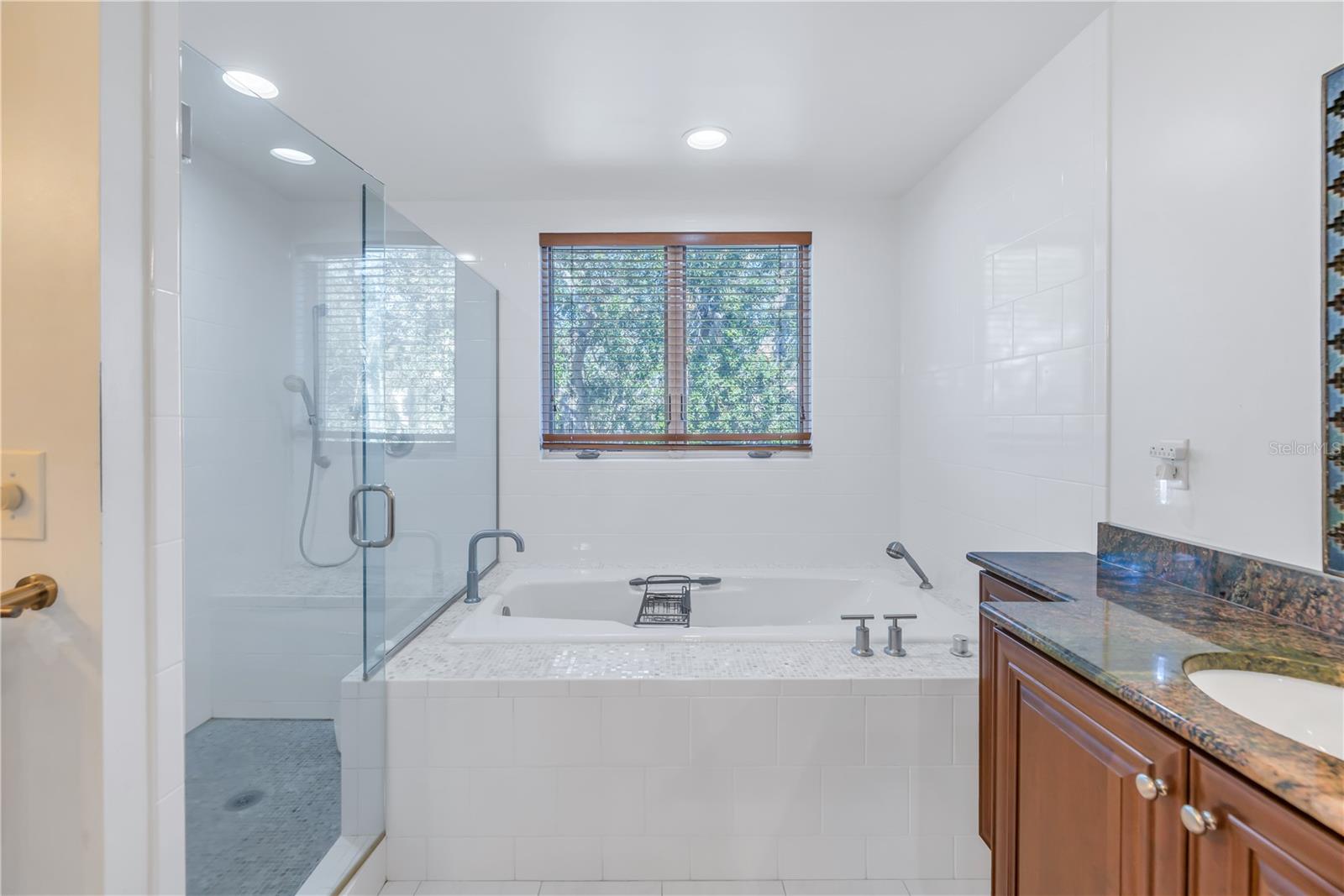 Listing photo id 29 for 838 Monterey Boulevard Ne
