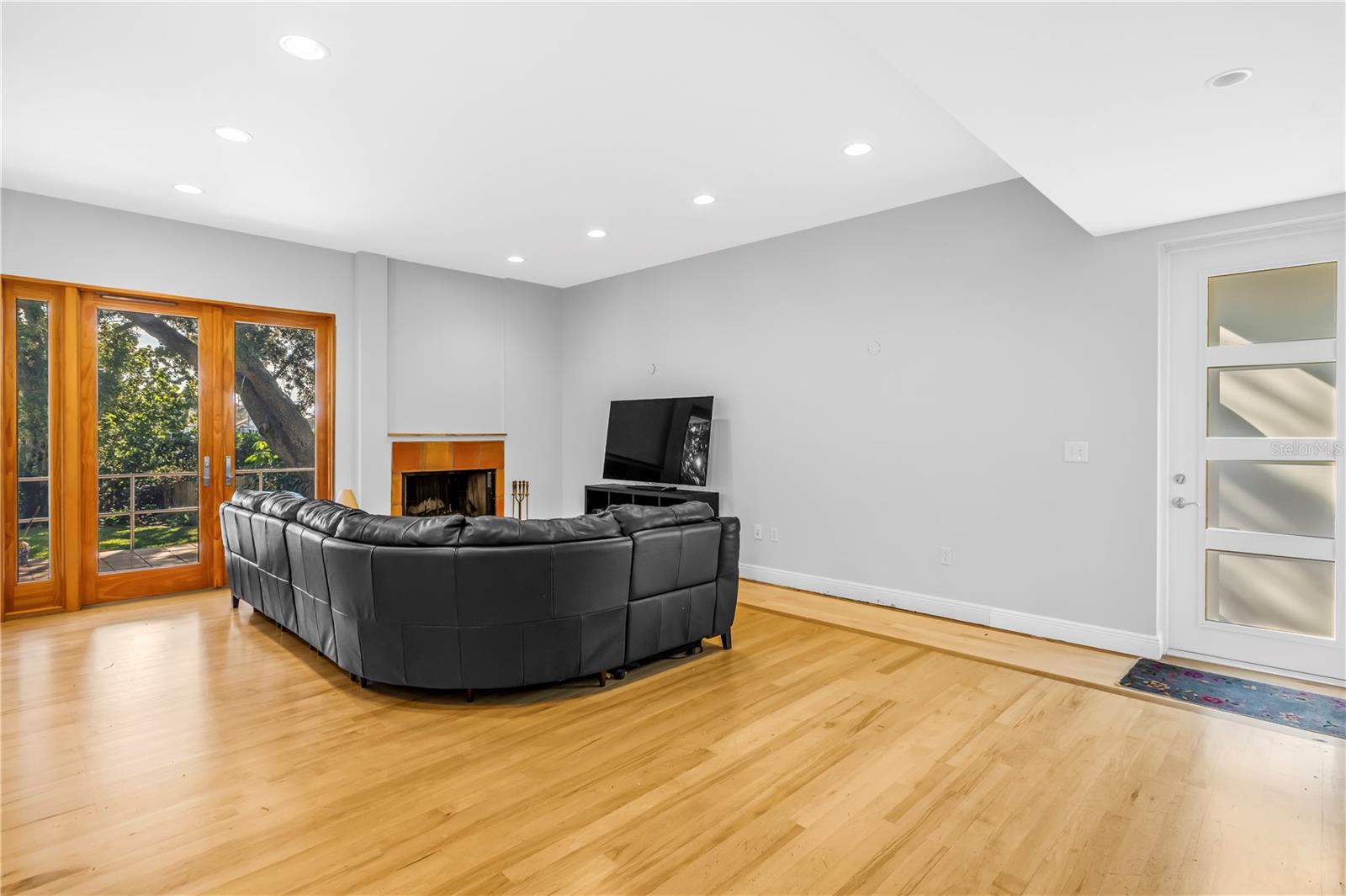 Listing photo id 44 for 838 Monterey Boulevard Ne