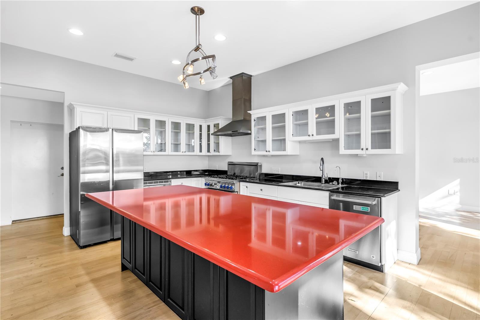 Listing photo id 46 for 838 Monterey Boulevard Ne