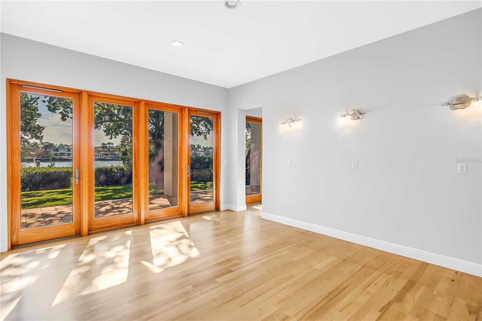 Listing photo id 47 for 838 Monterey Boulevard Ne