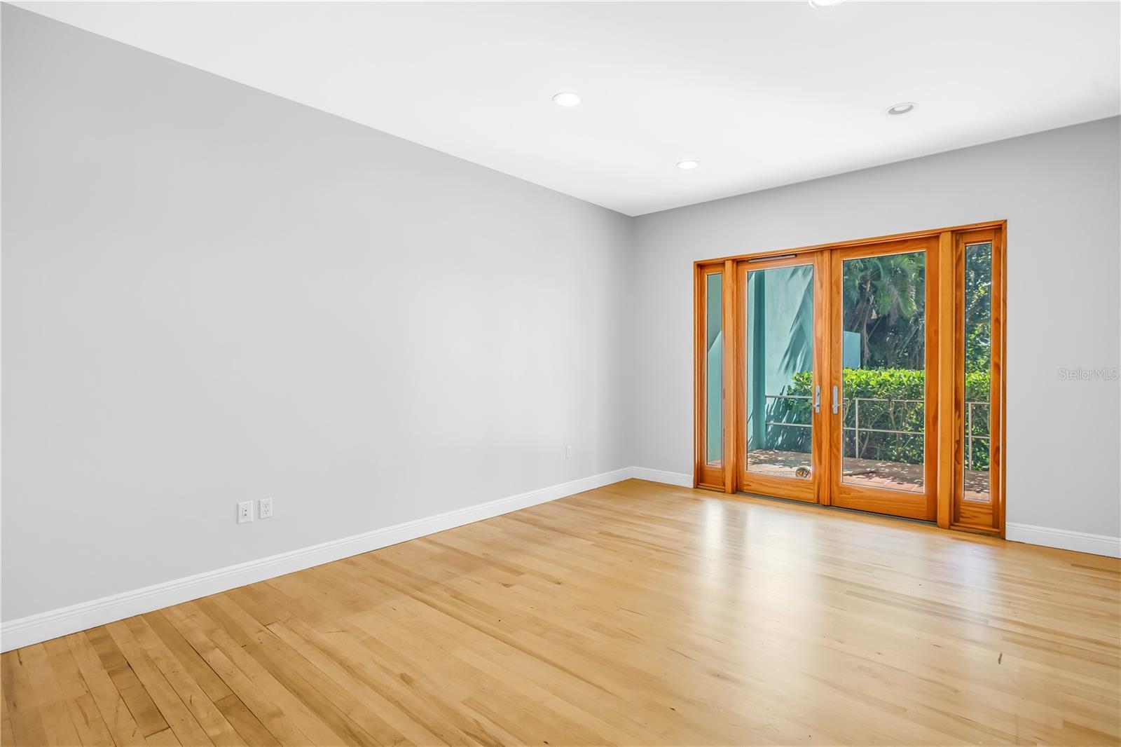 Listing photo id 48 for 838 Monterey Boulevard Ne