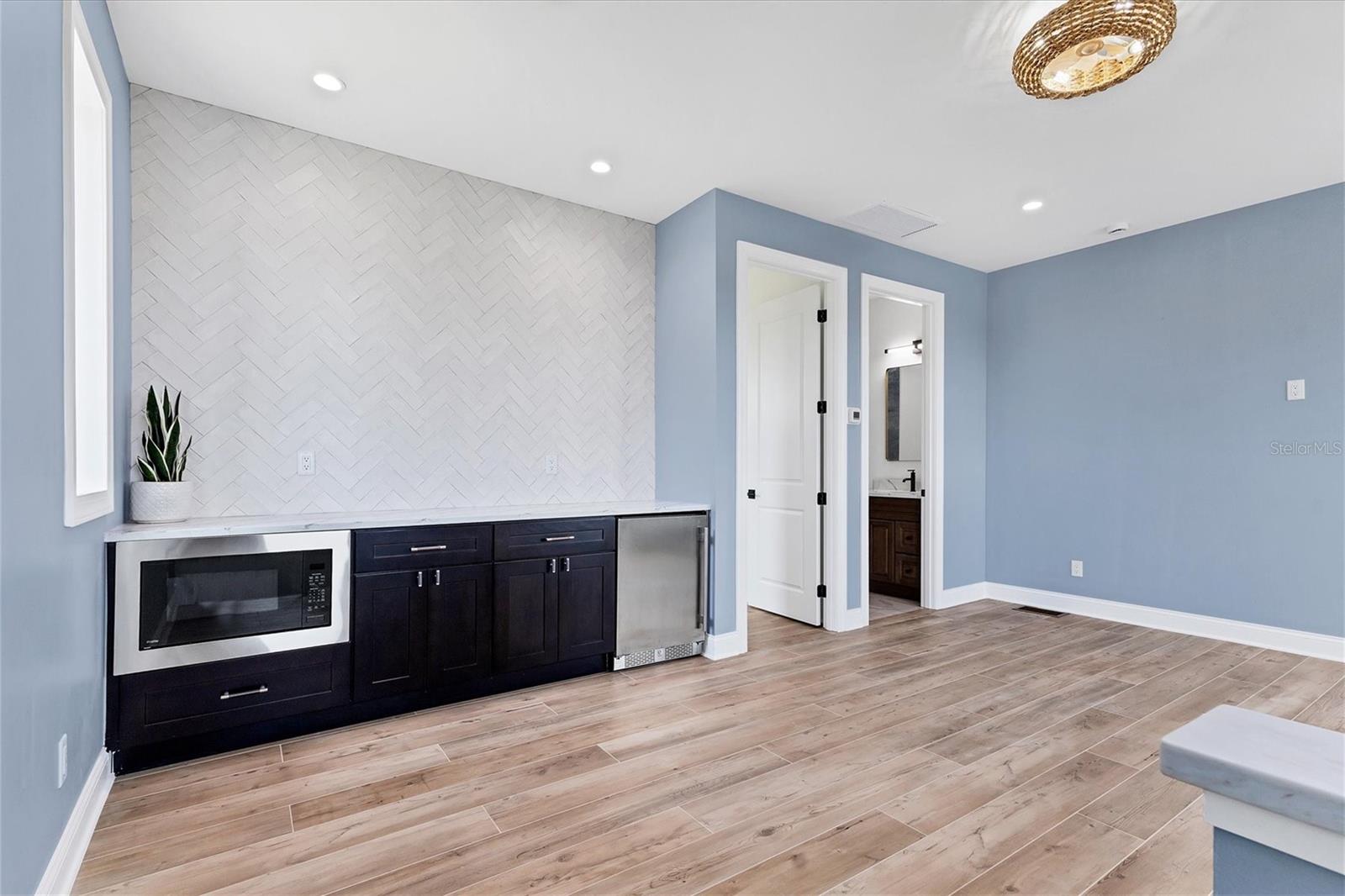 Image 14 of 19 For 15514 Aron Circle