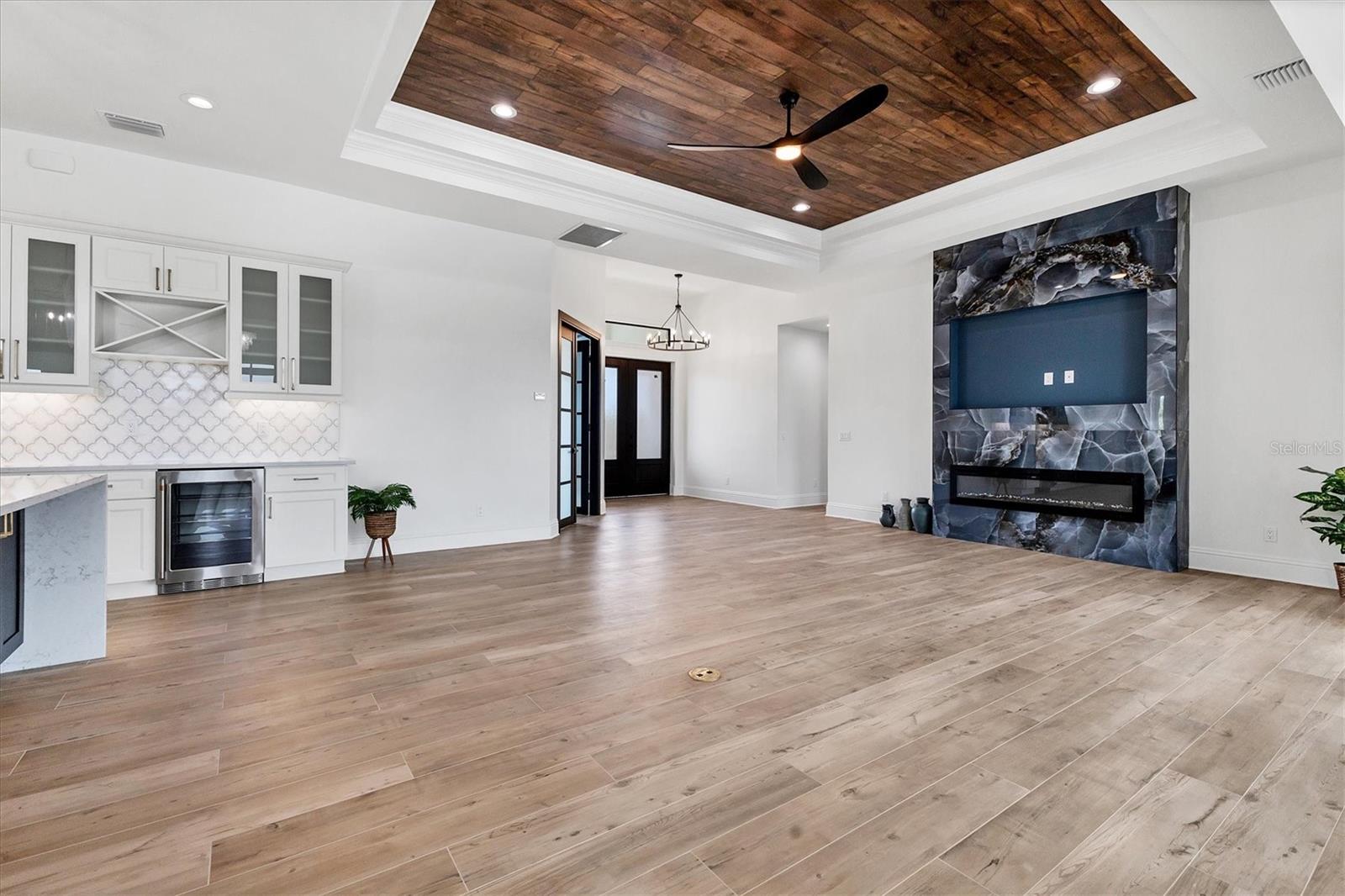 Image 5 of 19 For 15514 Aron Circle