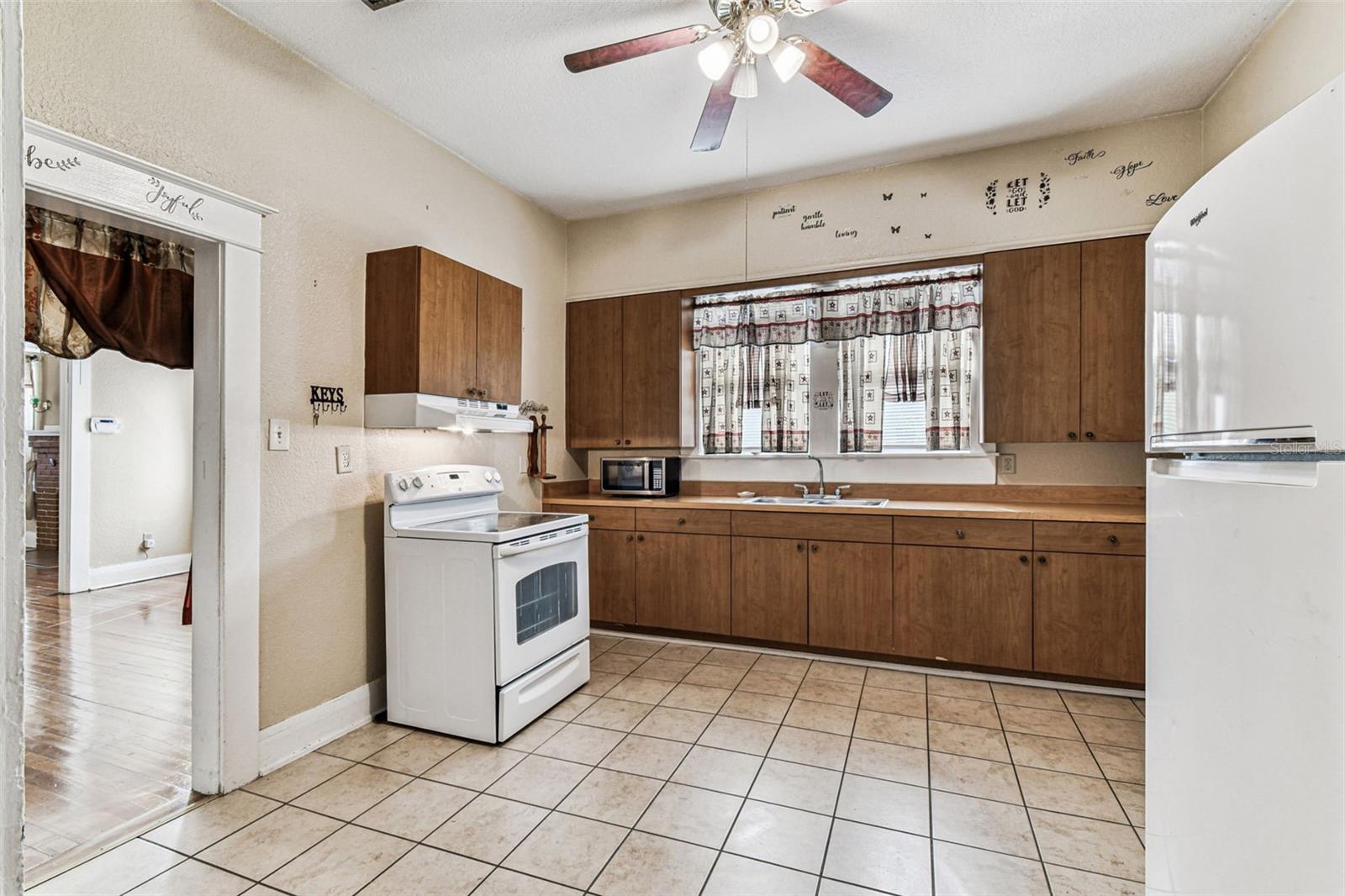 Image 16 of 26 For 1808 Tampania Avenue