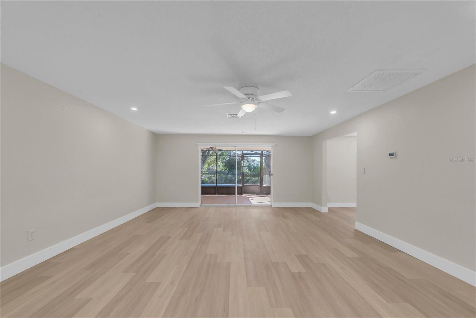 Image 15 of 58 For 513 Oakwood Boulevard