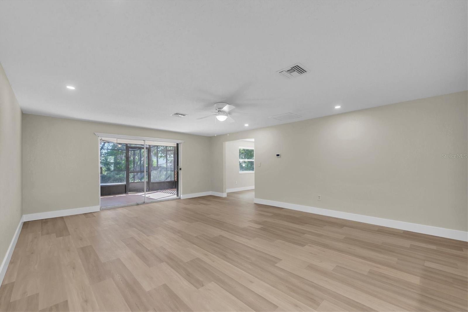 Image 16 of 58 For 513 Oakwood Boulevard