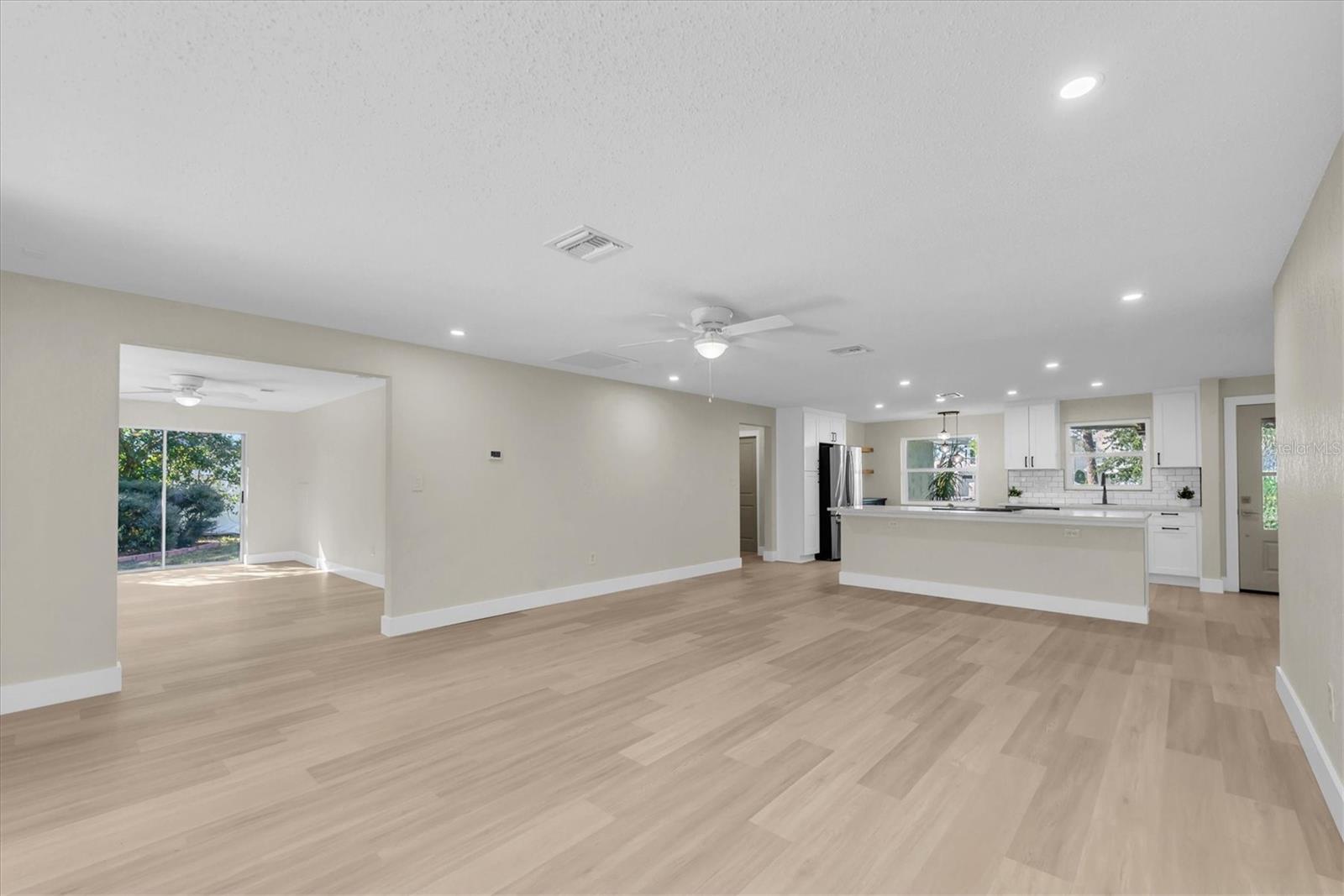 Image 17 of 58 For 513 Oakwood Boulevard