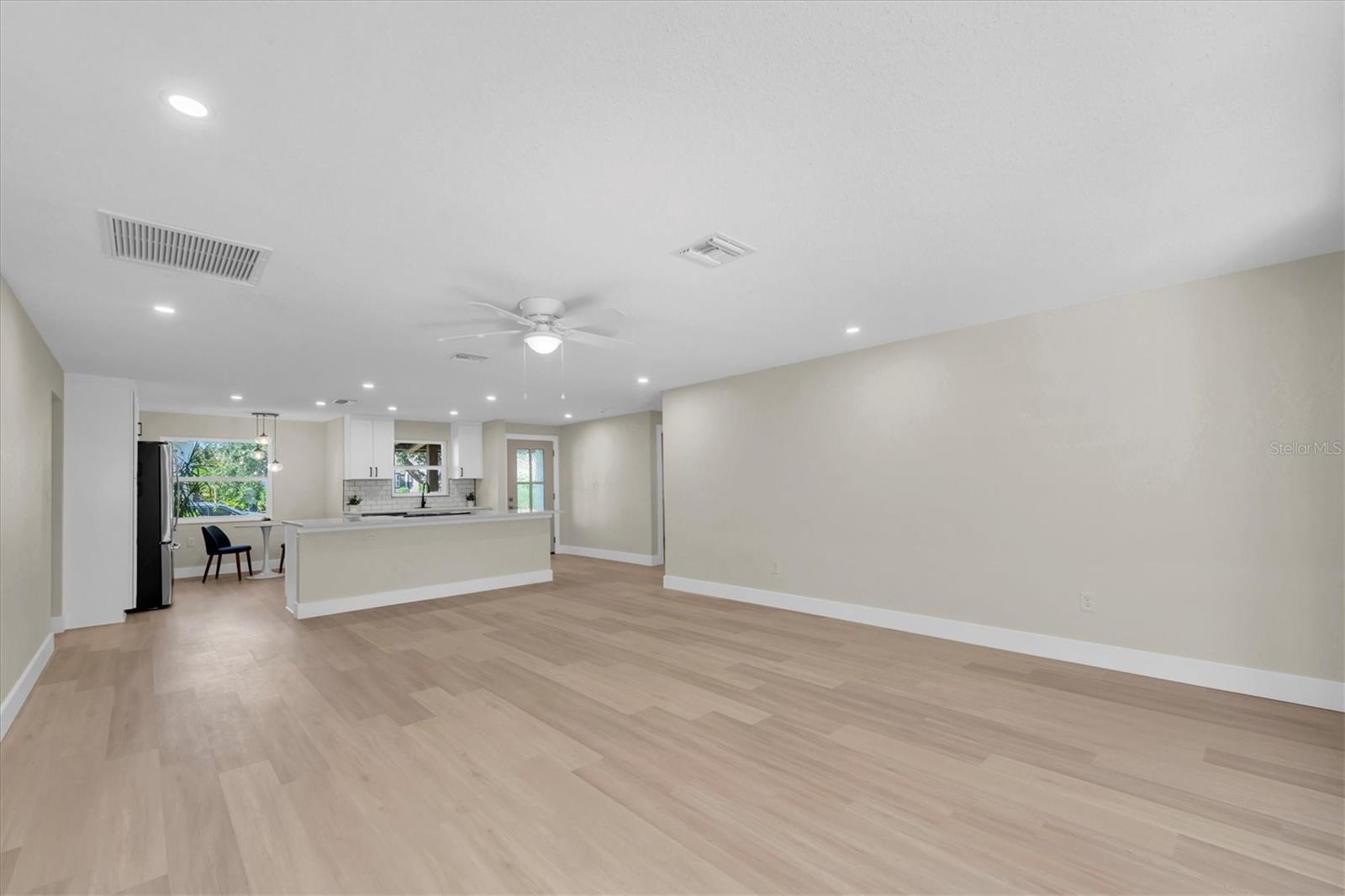 Image 18 of 58 For 513 Oakwood Boulevard