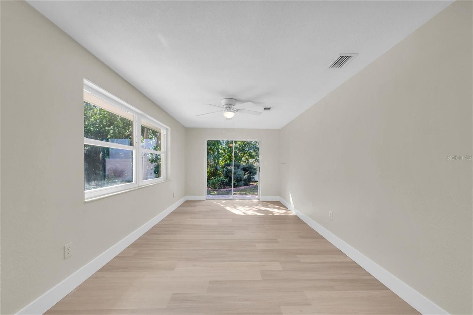 Image 21 of 58 For 513 Oakwood Boulevard