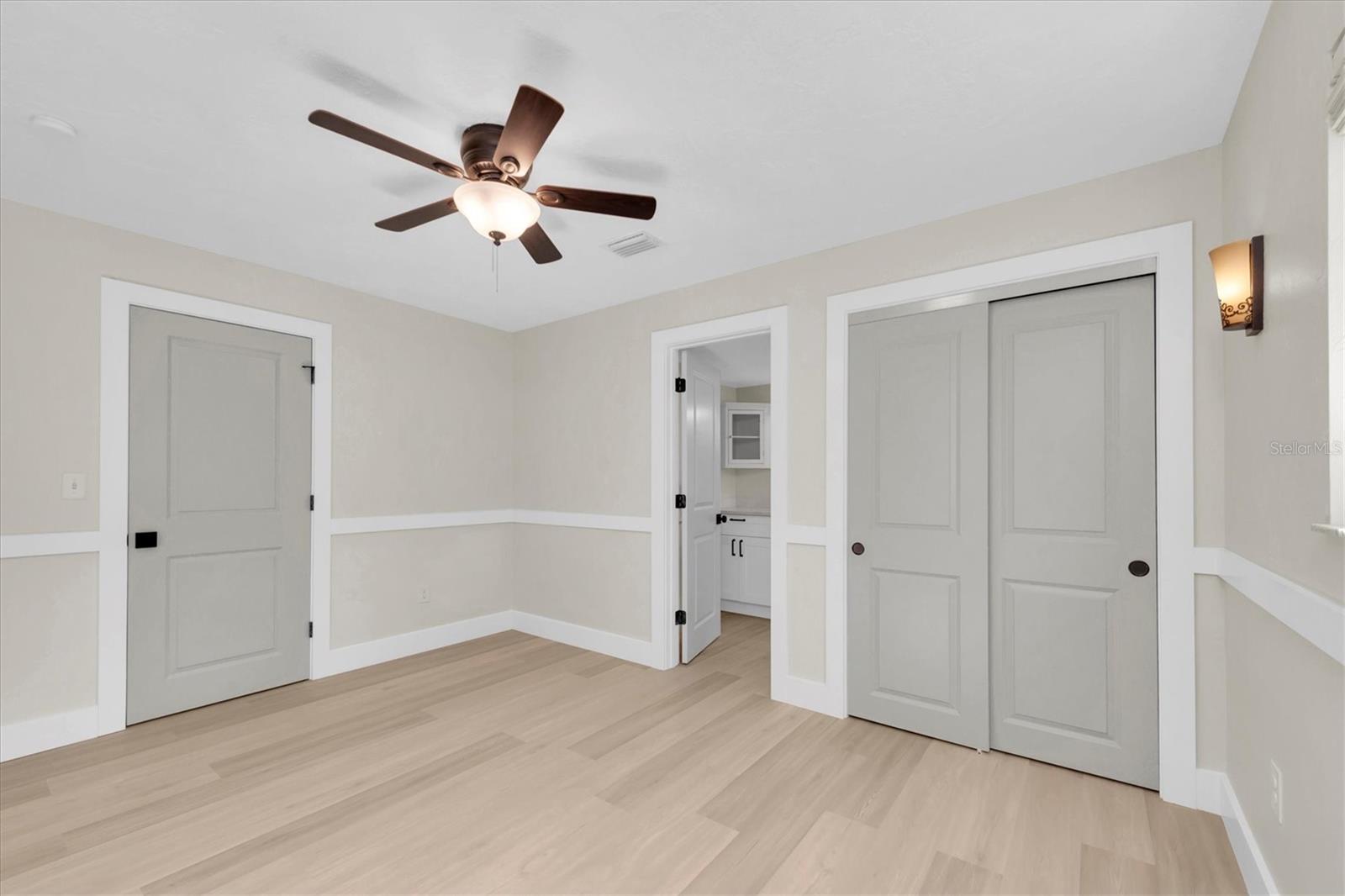 Image 24 of 58 For 513 Oakwood Boulevard