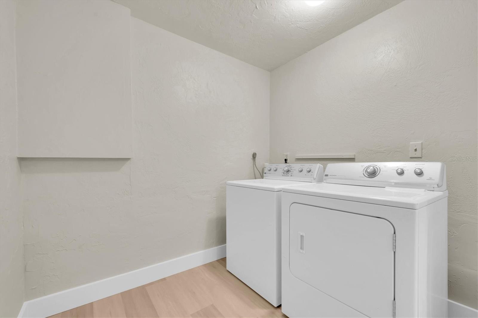 Image 33 of 58 For 513 Oakwood Boulevard