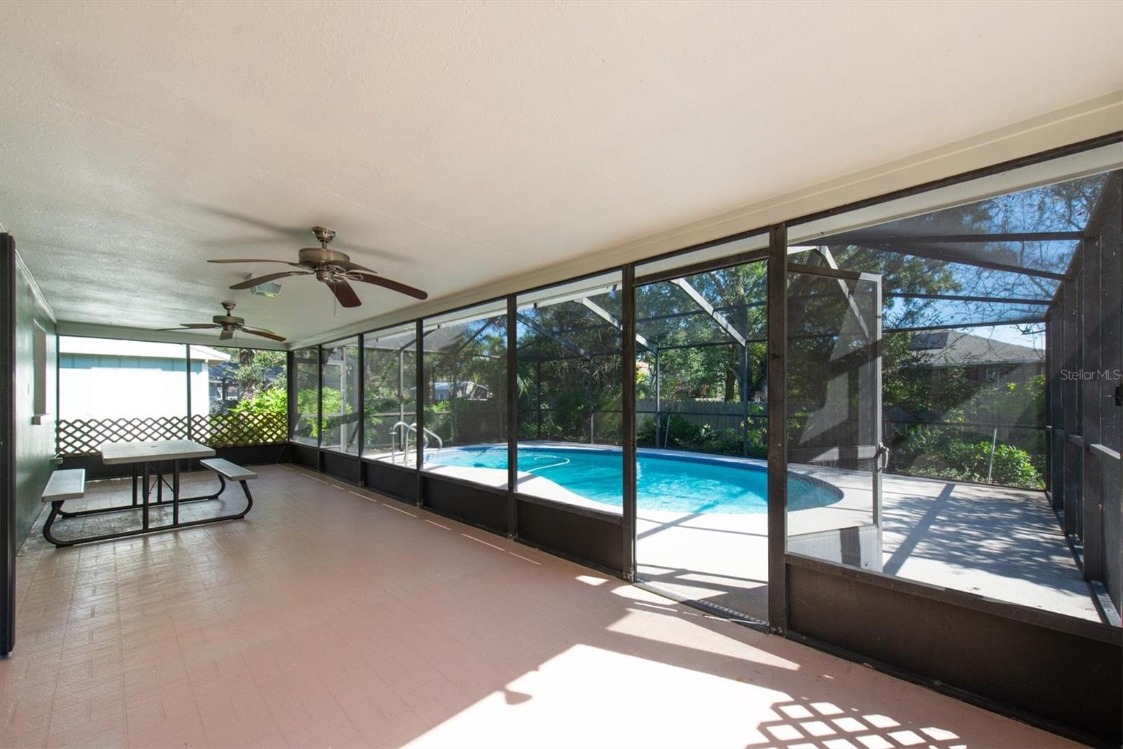 Image 34 of 58 For 513 Oakwood Boulevard