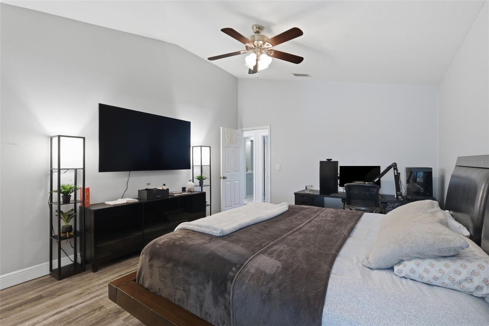 Image 51 of 79 For 9741 Wilsky Boulevard