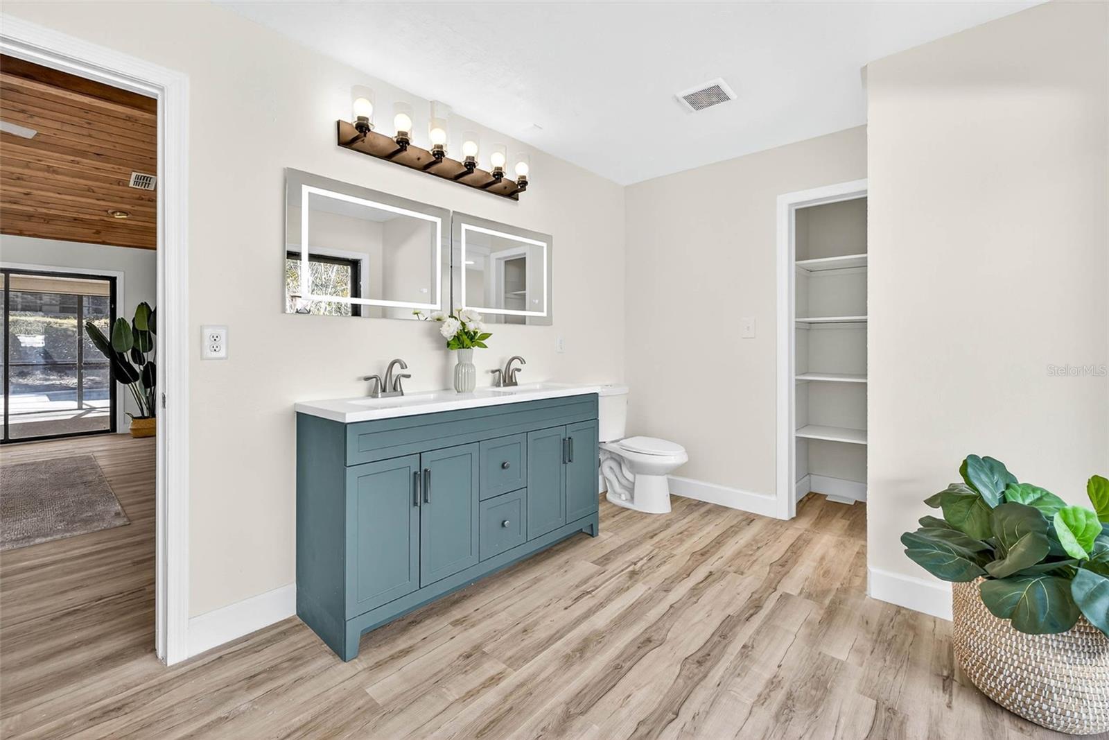 Image 16 of 43 For 14252 Trinity Road