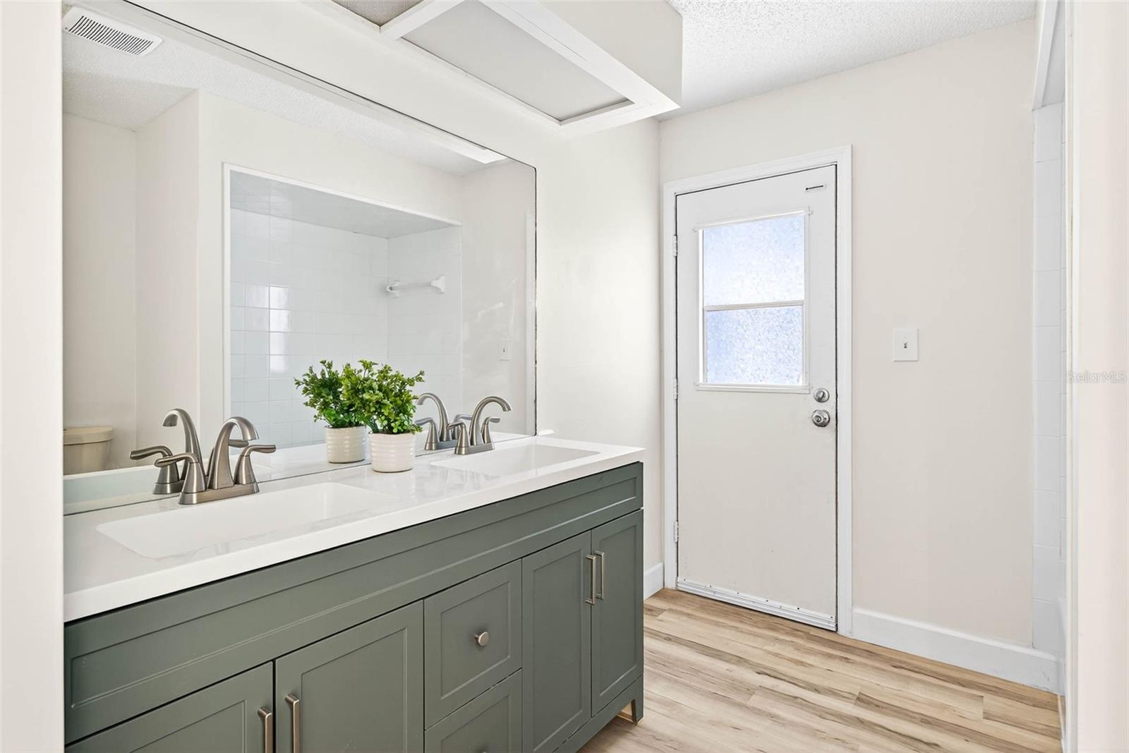 Image 20 of 43 For 14252 Trinity Road