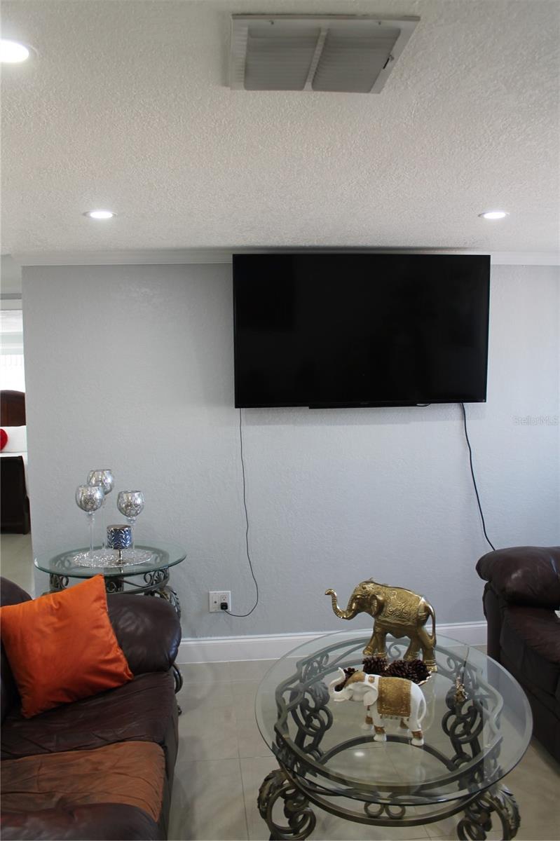 Listing photo id 8 for 9006 Lunar Lane