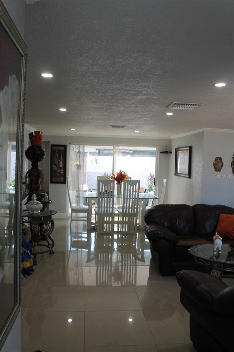 Listing photo id 10 for 9006 Lunar Lane