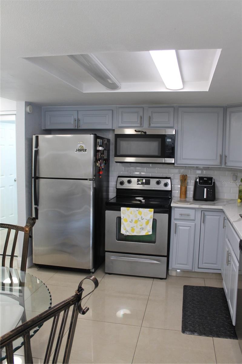 Listing photo id 12 for 9006 Lunar Lane