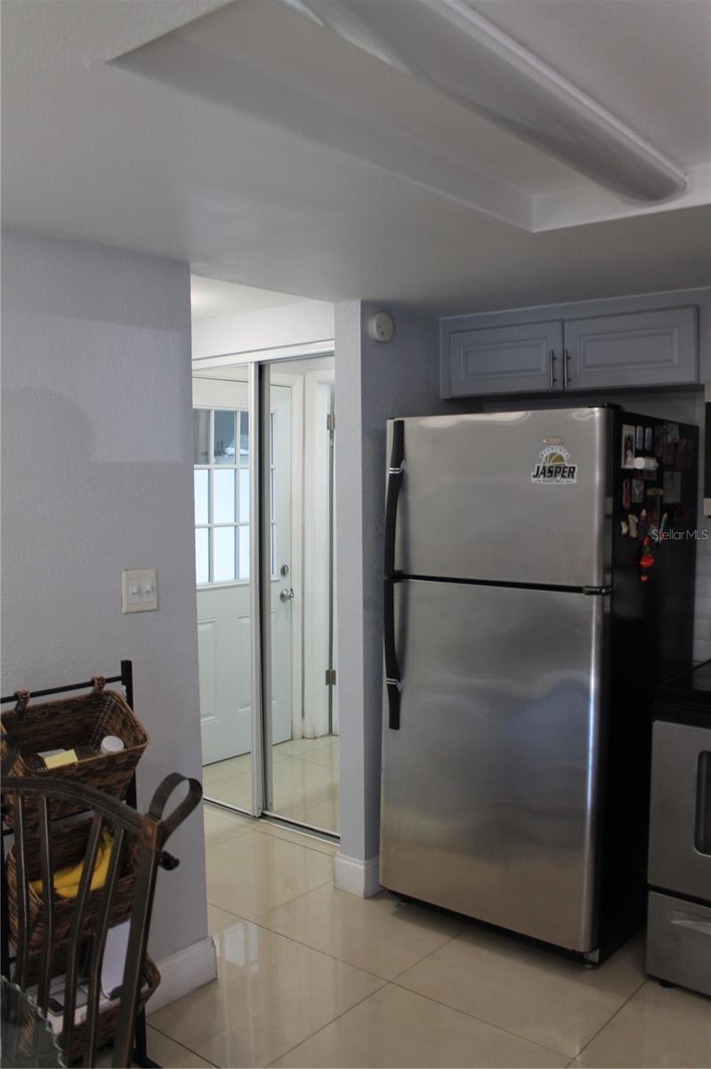 Listing photo id 13 for 9006 Lunar Lane