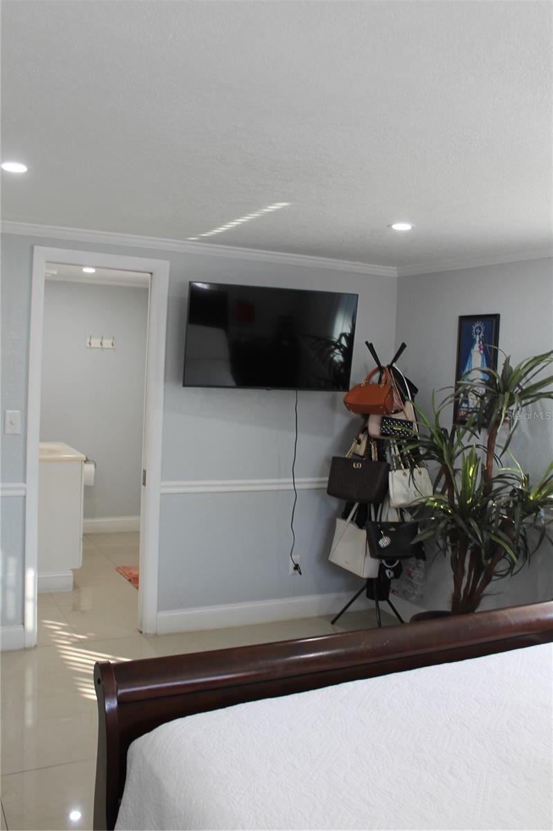 Listing photo id 17 for 9006 Lunar Lane