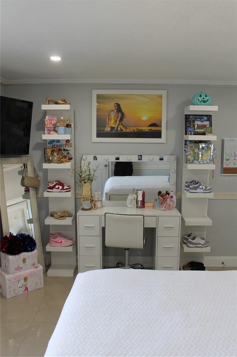 Listing photo id 19 for 9006 Lunar Lane