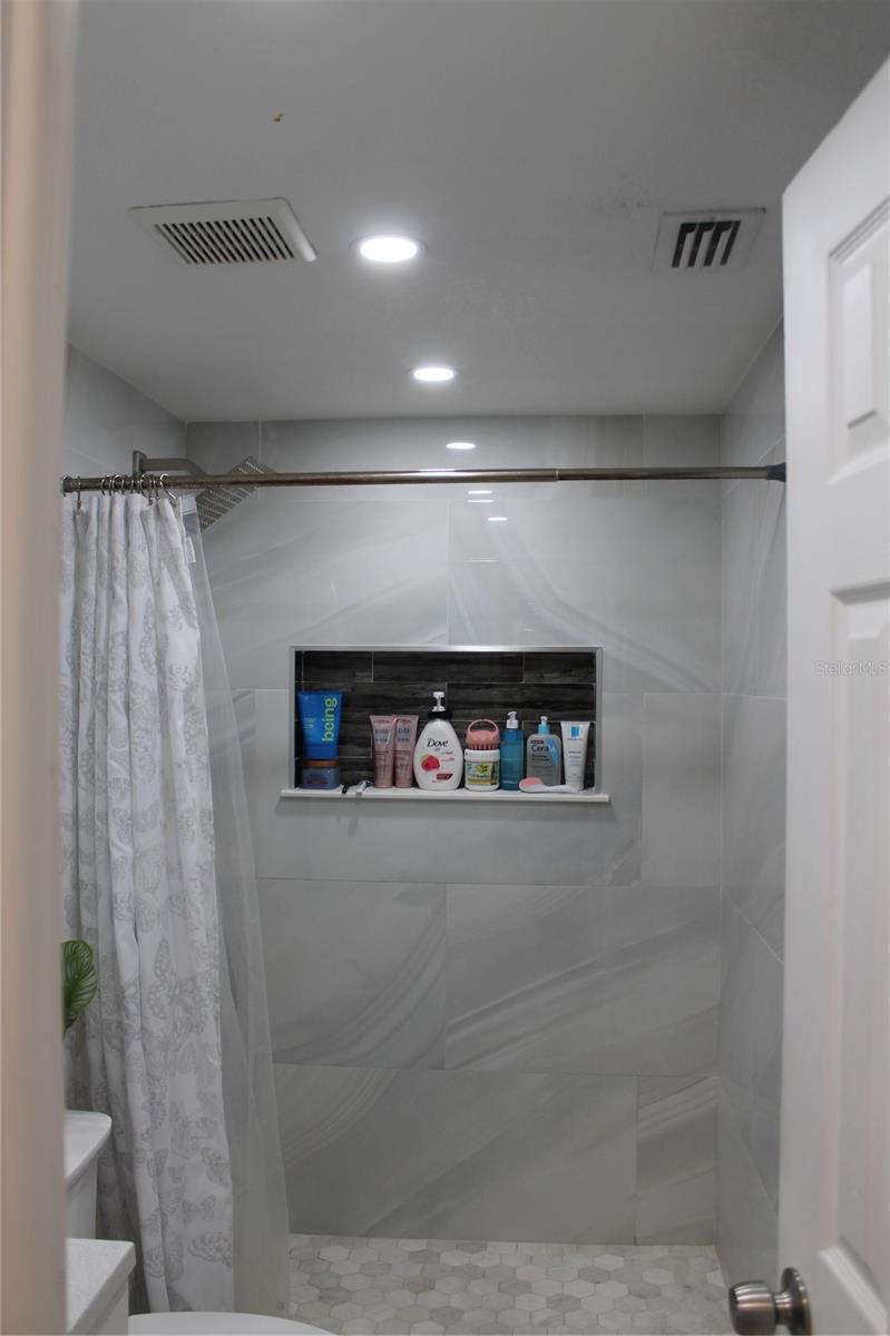 Listing photo id 31 for 9006 Lunar Lane