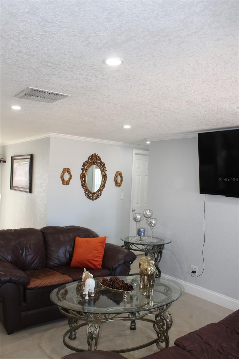 Listing photo id 37 for 9006 Lunar Lane