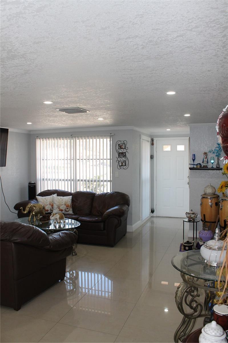 Listing photo id 2 for 9006 Lunar Lane