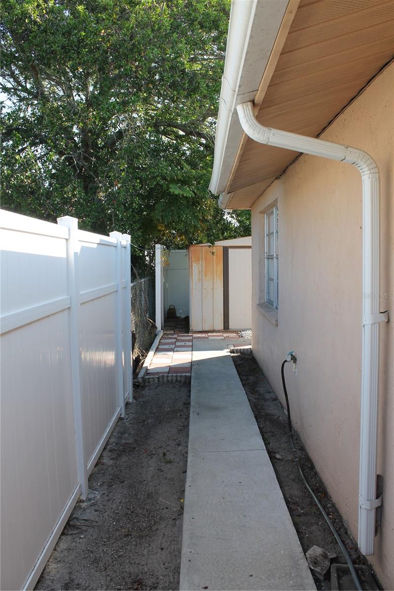 Listing photo id 39 for 9006 Lunar Lane