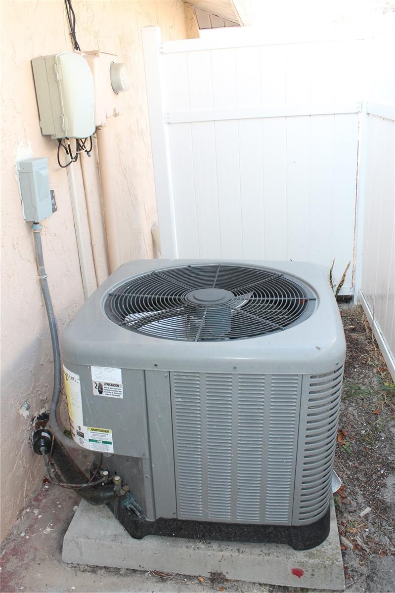 Listing photo id 40 for 9006 Lunar Lane