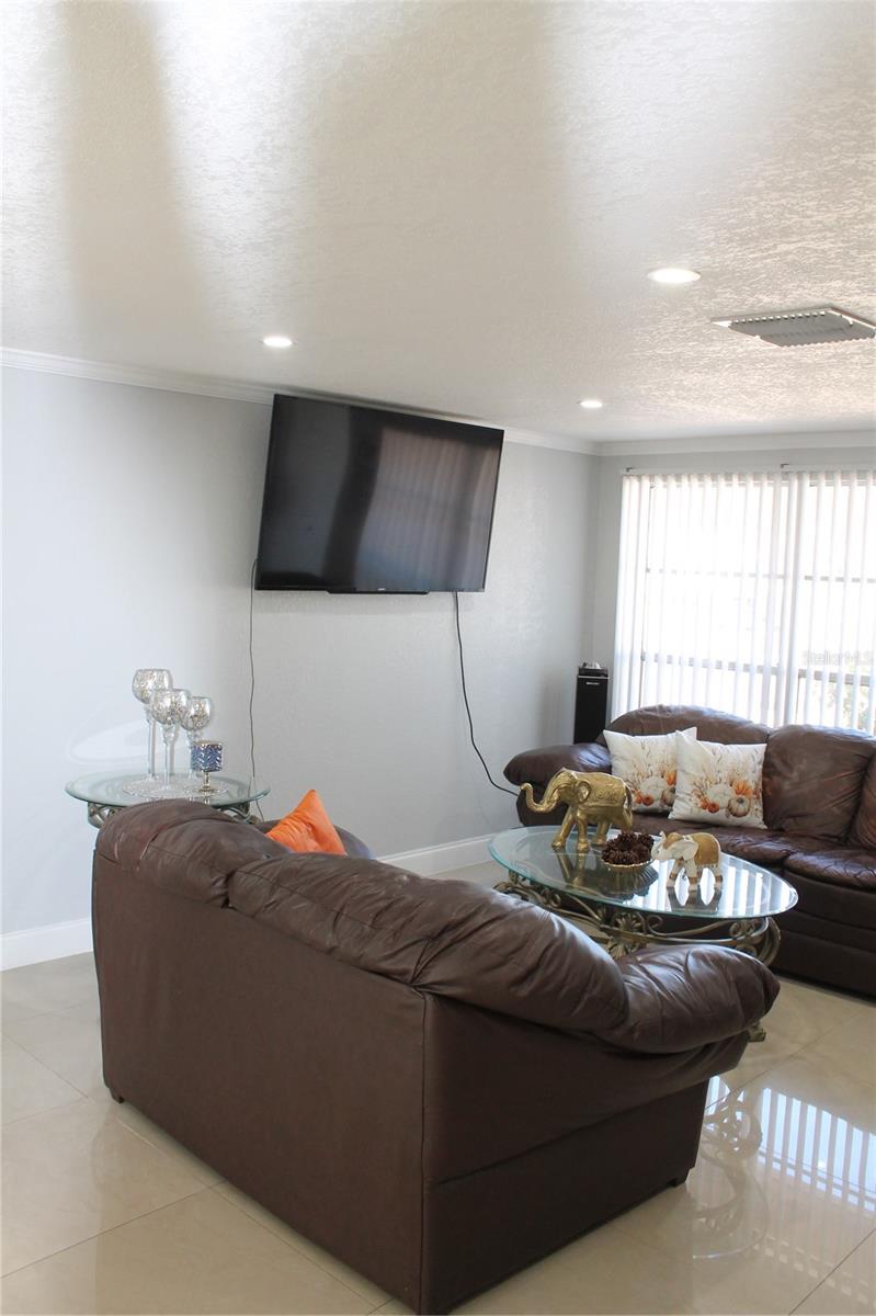 Listing photo id 4 for 9006 Lunar Lane