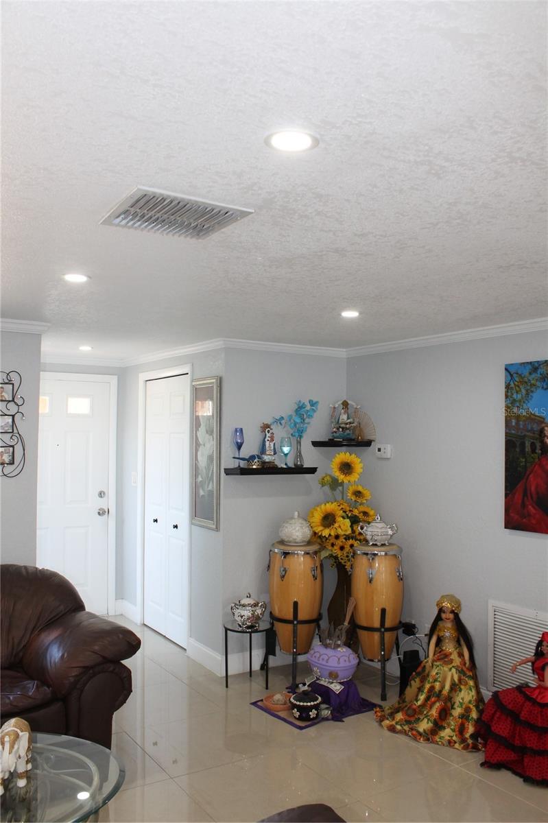 Listing photo id 5 for 9006 Lunar Lane