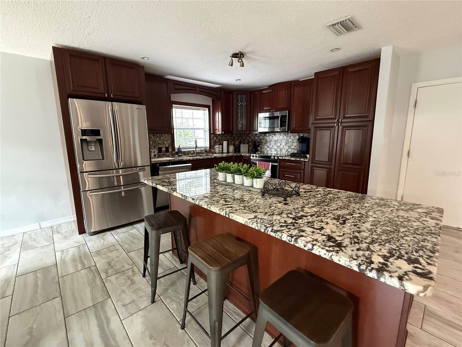 Image 3 of 13 For 914 Cimmeron Drive