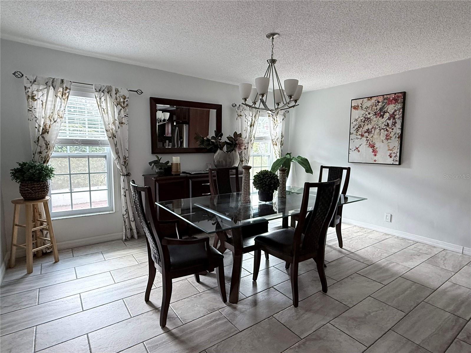 Image 4 of 13 For 914 Cimmeron Drive