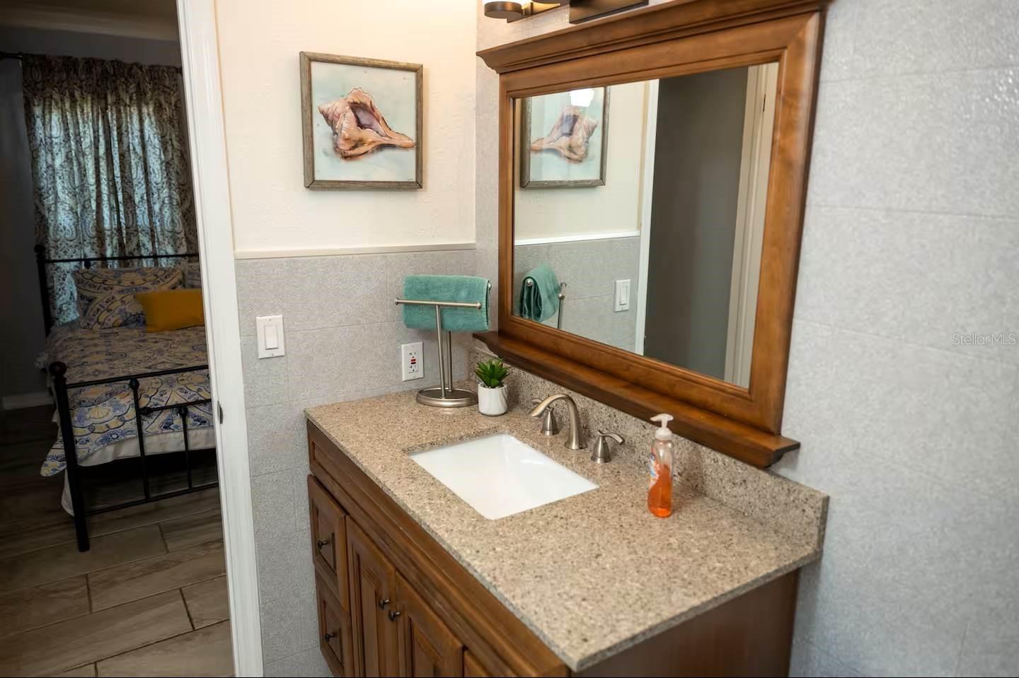 Image 7 of 13 For 914 Cimmeron Drive